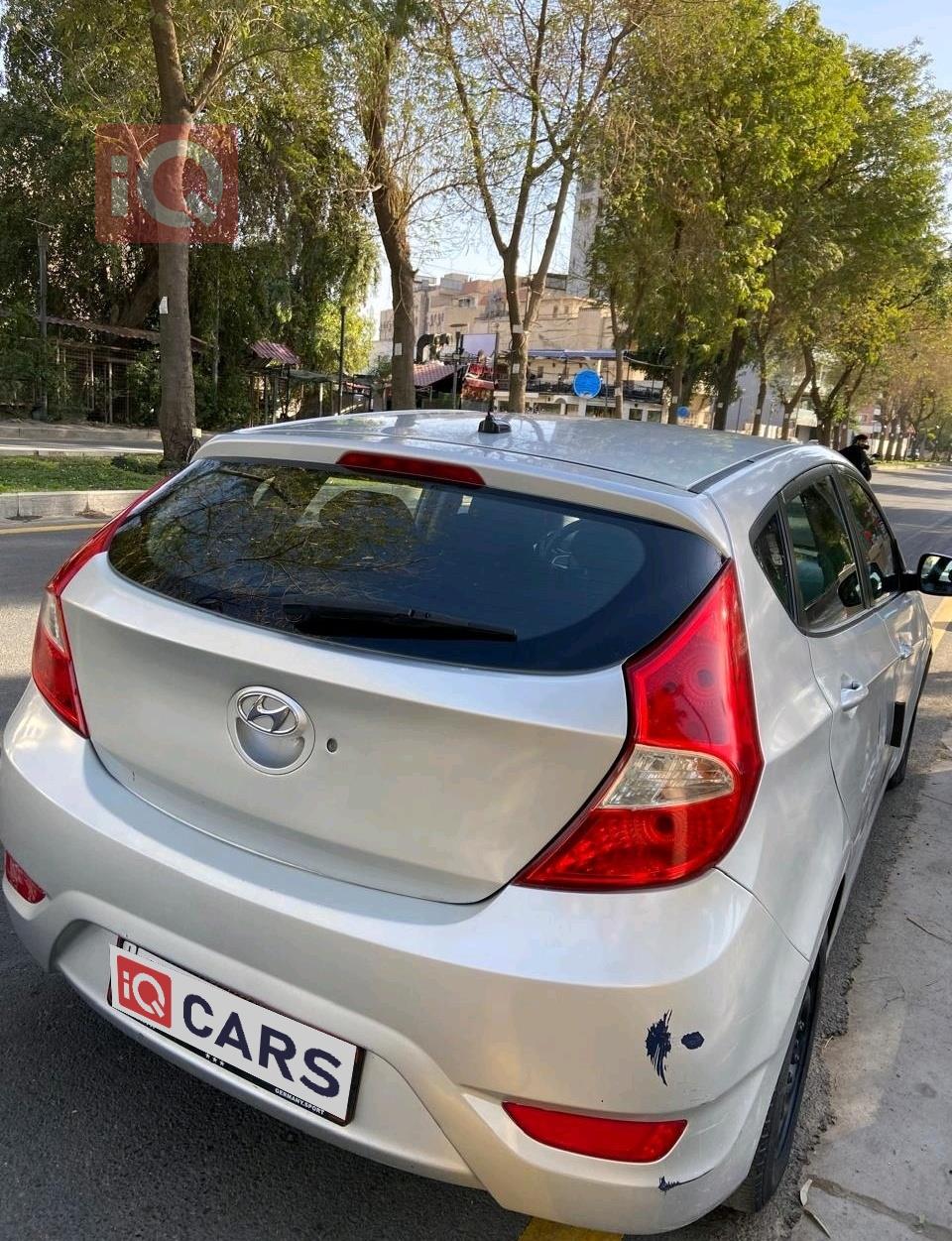 هیۆندای ئەکسنت هاچباک